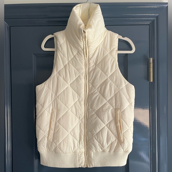 NEW Tuckernuck Pearl Jackson Quilted Vest, Sold Out - Picture 7 of 11